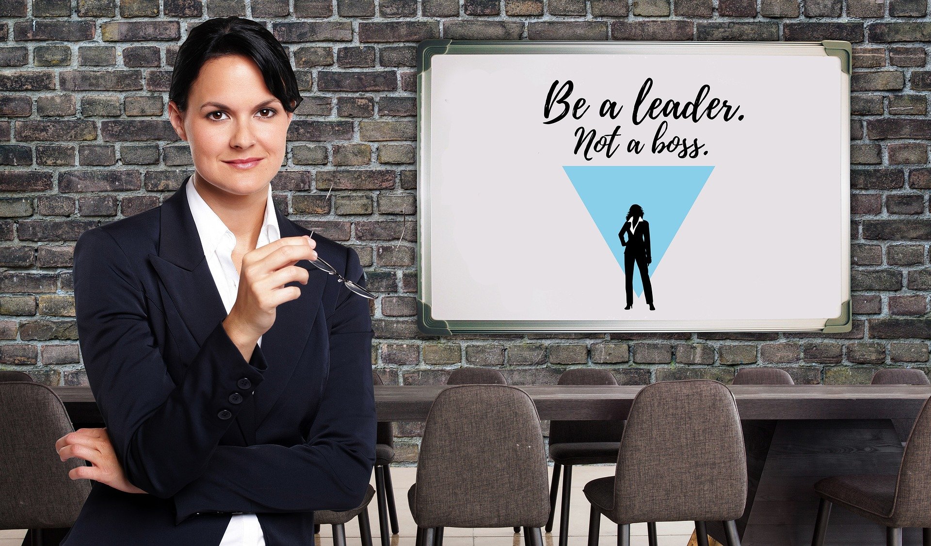 Руководить кем. Женщина руководитель. Женское лидерство. Хороший руководитель. Портрет успешного руководителя.