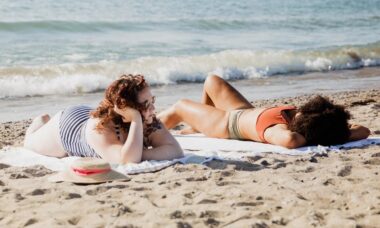9 Ways to Stay Safe in the Sun