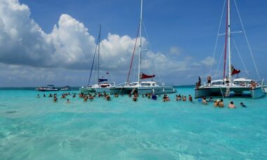 The Beginner's Guide to Chartering a Boat in the Cayman Islands