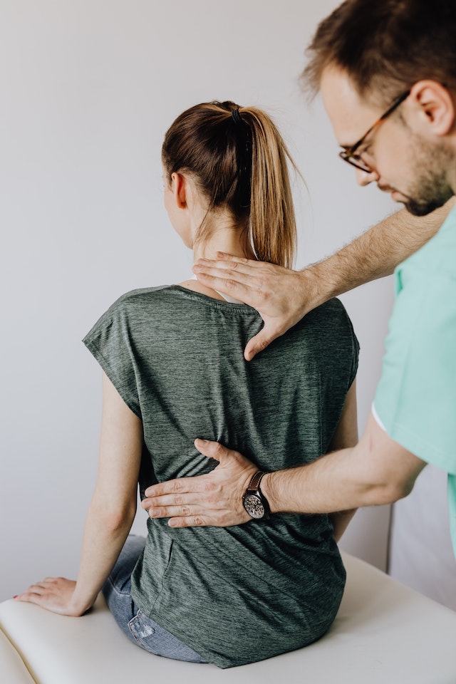 What to Expect from a Chiropractor: Finding Relief from Pain