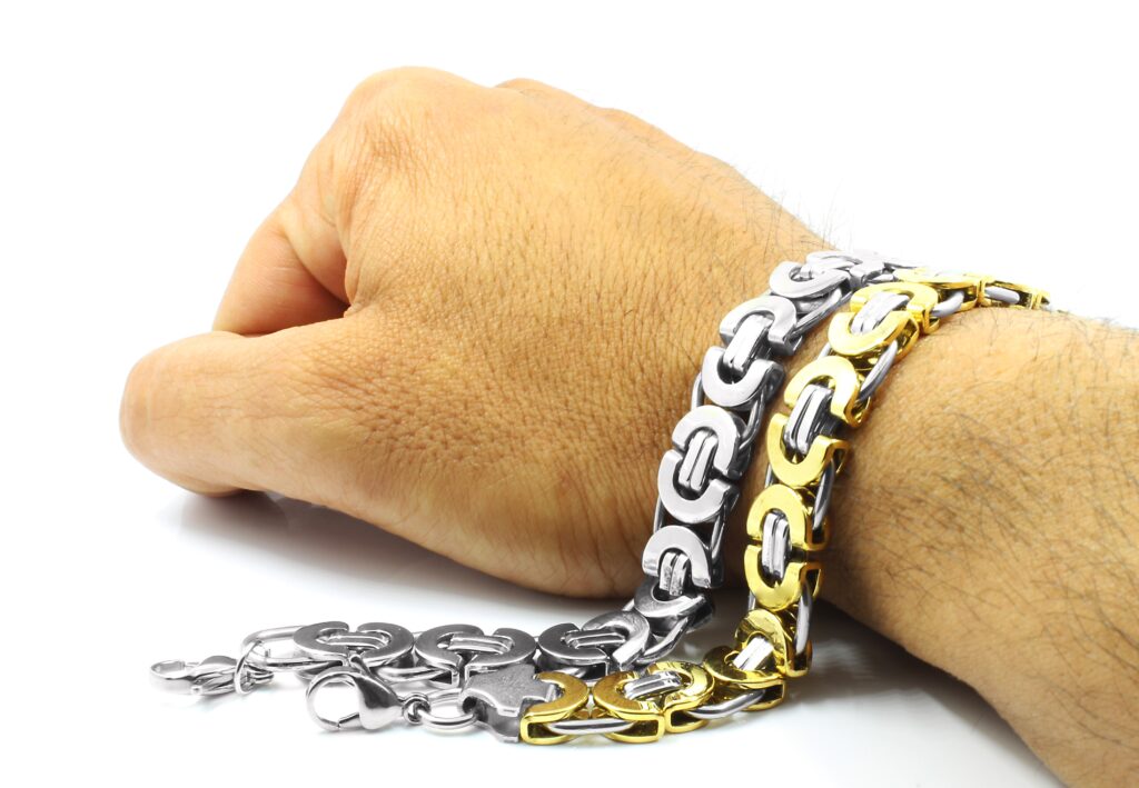 Why Is a Cuban Link Bracelet a Must-Have Accessory?
