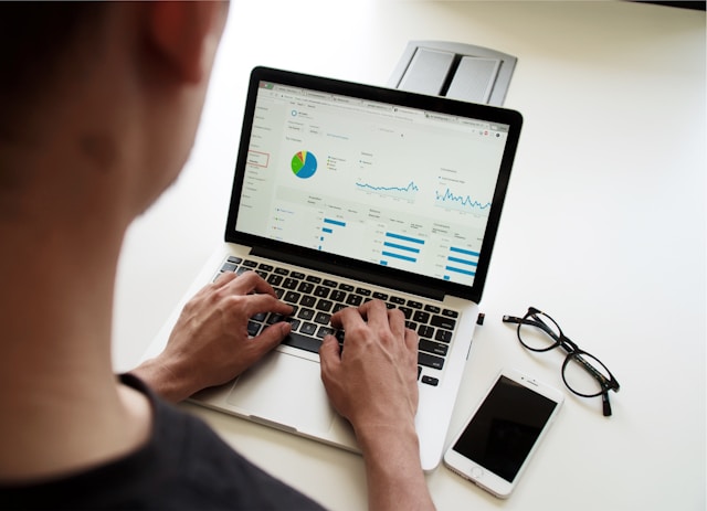 Keeping Cash Flow Fluid: Empowering Trucking Businesses with Flexible Freight Factoring