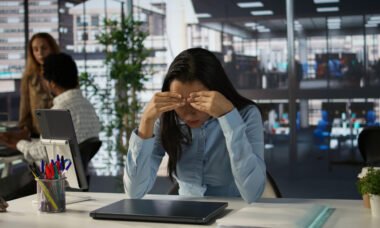 Signs You’re in a Toxic Work Environment & How to Handle It